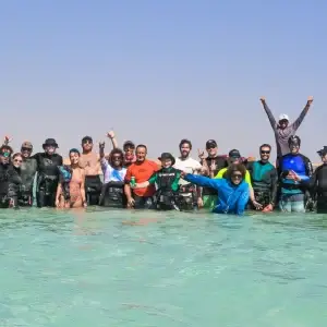 hurghada kitesafari big group of kitesurfers